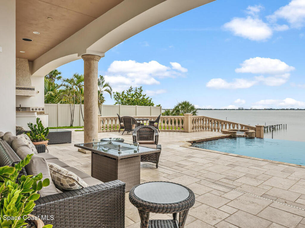 671 Indian River Drive, Melbourne, FL 32935