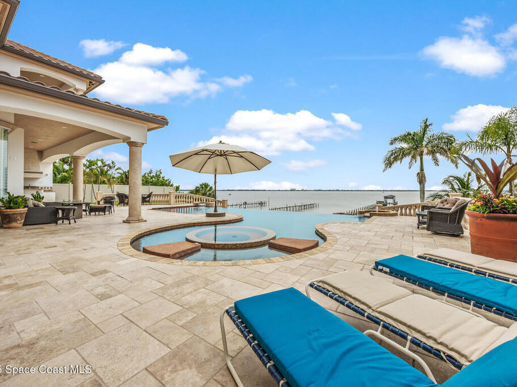 671 Indian River Drive, Melbourne, FL 32935