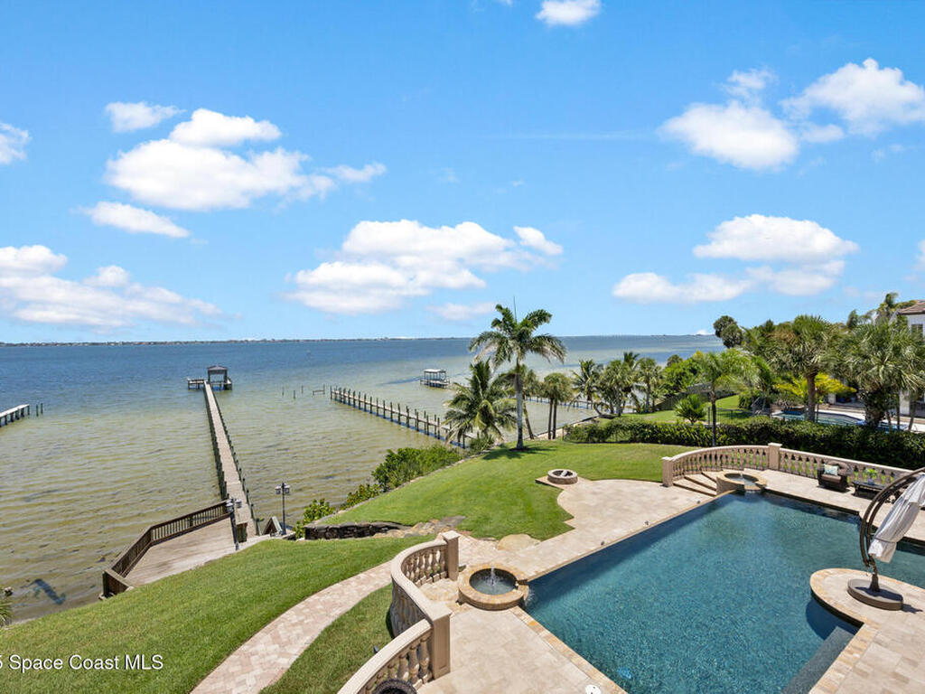 671 Indian River Drive, Melbourne, FL 32935