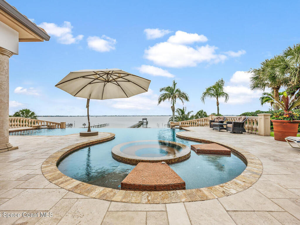 671 Indian River Drive, Melbourne, FL 32935