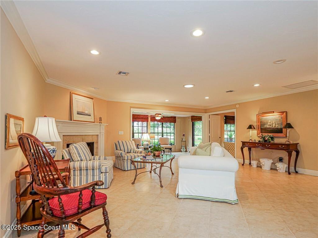 102 Prestwick Circle, Vero Beach, FL 32967