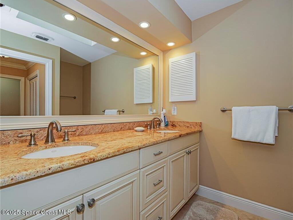 102 Prestwick Circle, Vero Beach, FL 32967