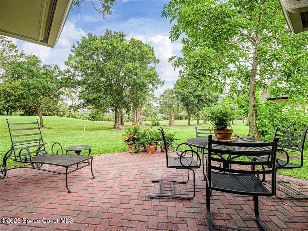 102 Prestwick Circle, Vero Beach, FL 32967