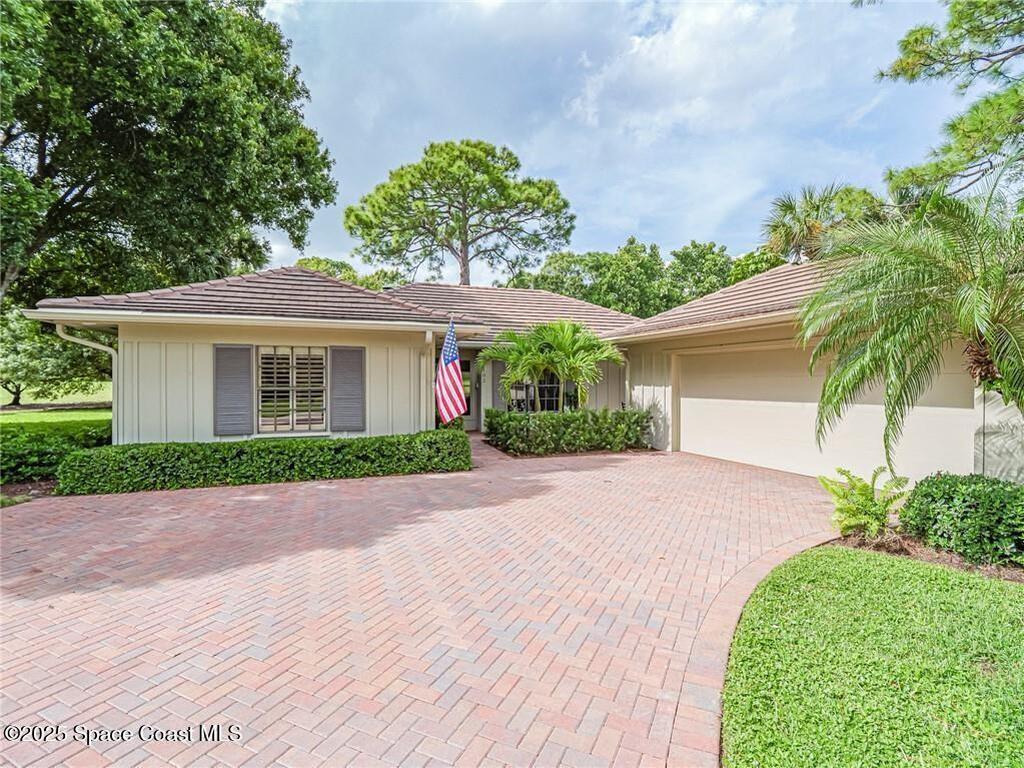 102 Prestwick Circle, Vero Beach, FL 32967