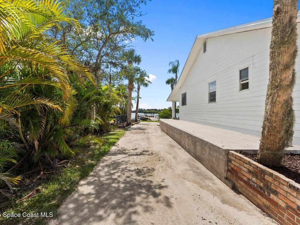 9670 Riverview Drive, Micco, FL 32976