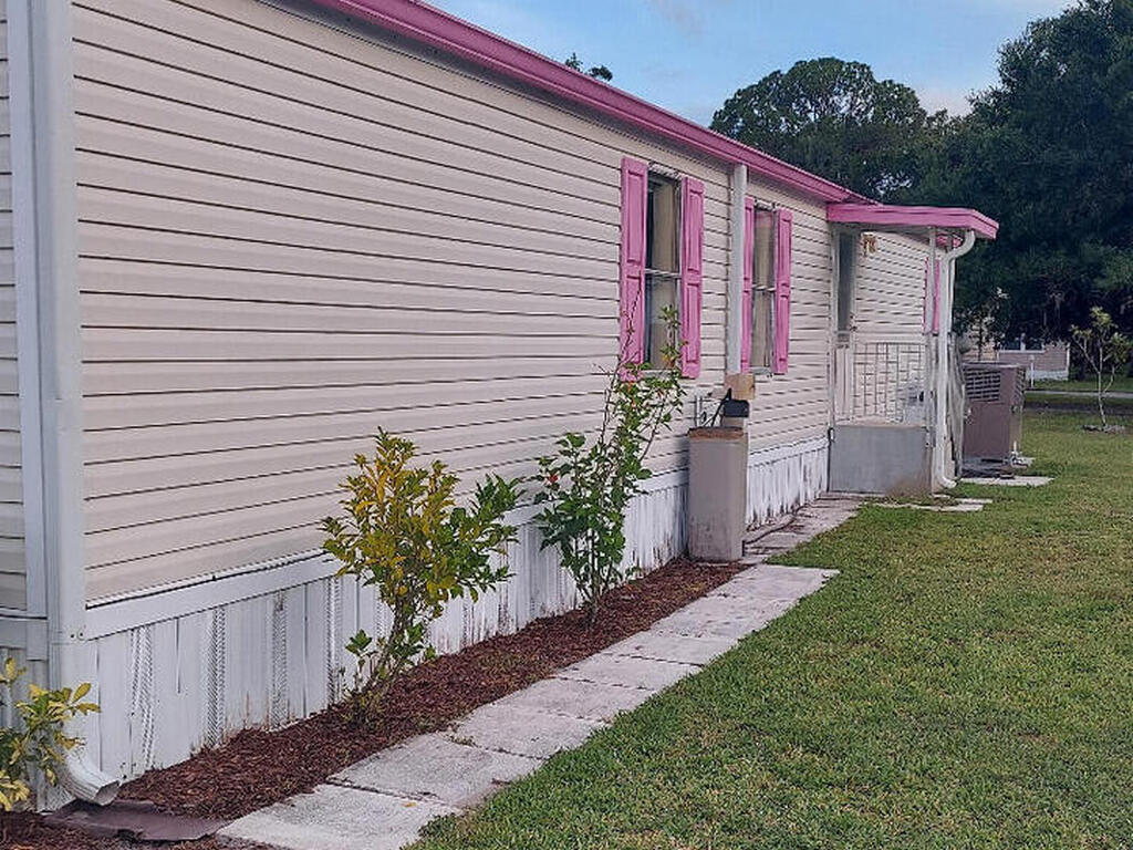 686 Sunrise Court, Palm Bay, FL 32907