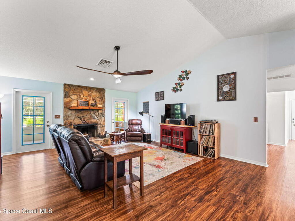 3565 Johns Road, Mims, FL 32754