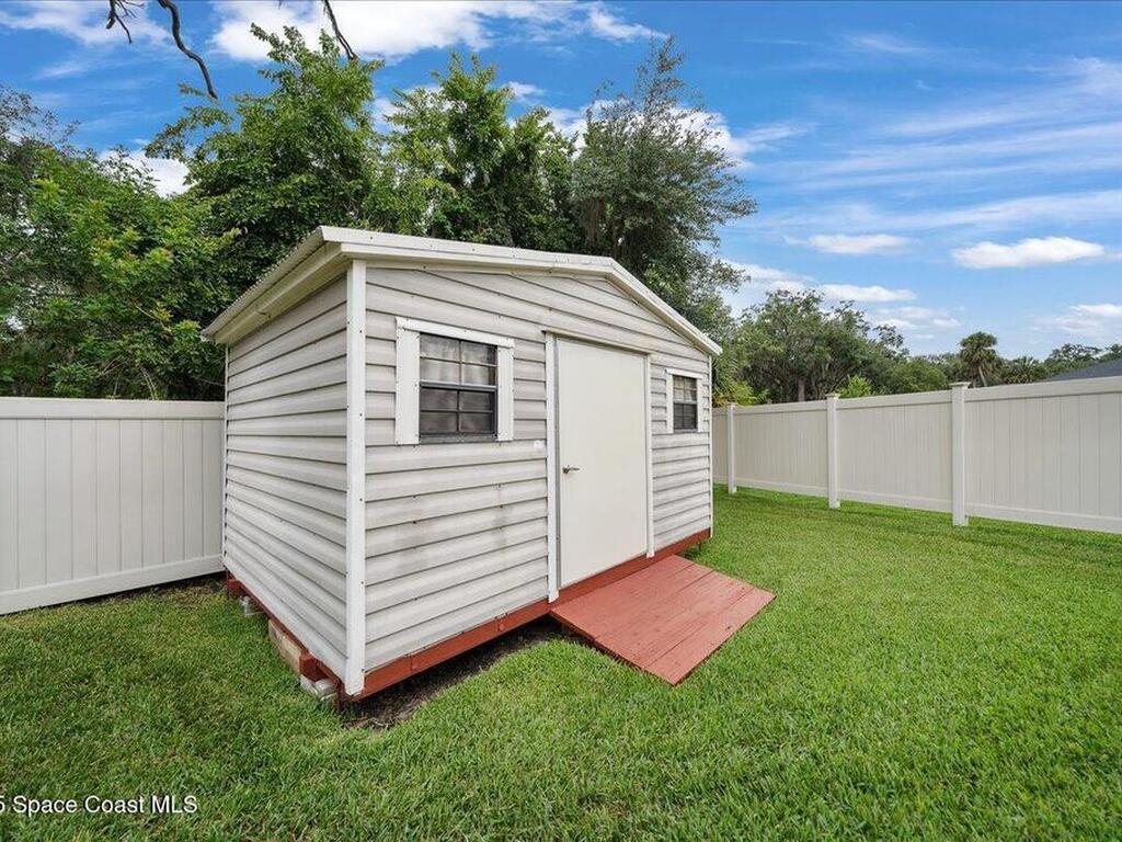 1300 Myrtle Oak Court, Palm Bay, FL 32907