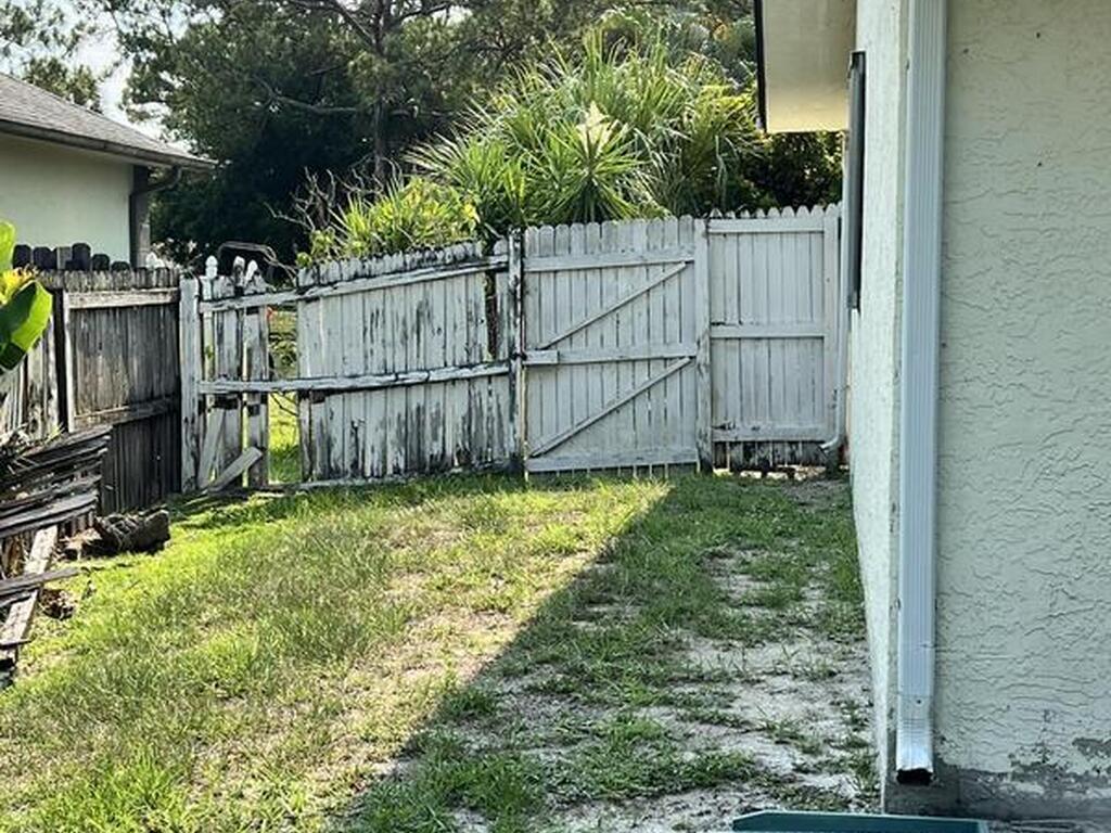 1137 Hill Avenue, Palm Bay, FL 32907
