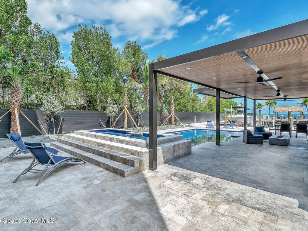 16 Seaside Ave Avenue, Key Largo, FL 33037