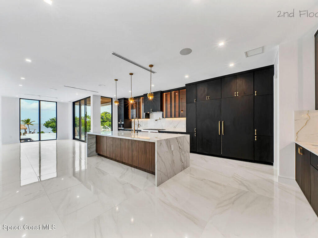 16 Seaside Ave Avenue, Key Largo, FL 33037
