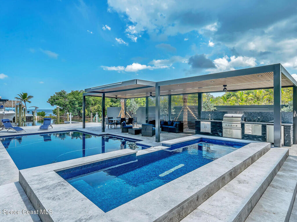 16 Seaside Ave Avenue, Key Largo, FL 33037