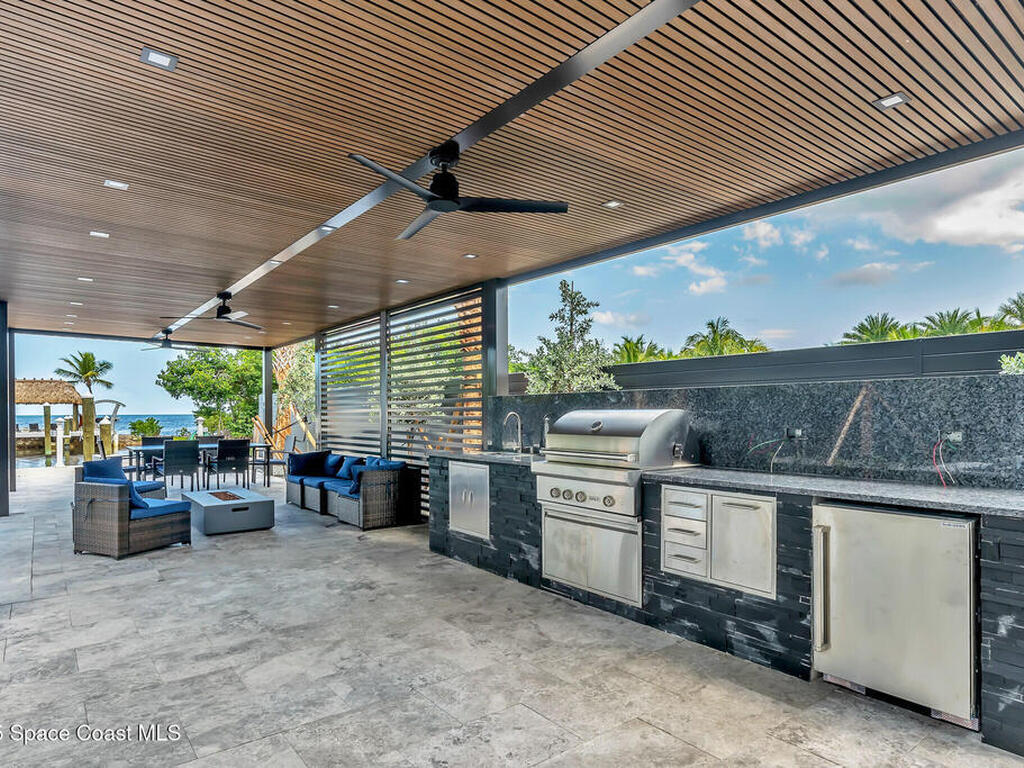 16 Seaside Ave Avenue, Key Largo, FL 33037