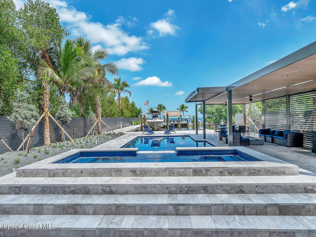 16 Seaside Ave Avenue, Key Largo, FL 33037