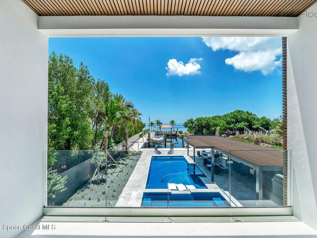16 Seaside Ave Avenue, Key Largo, FL 33037