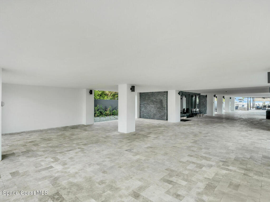 16 Seaside Ave Avenue, Key Largo, FL 33037