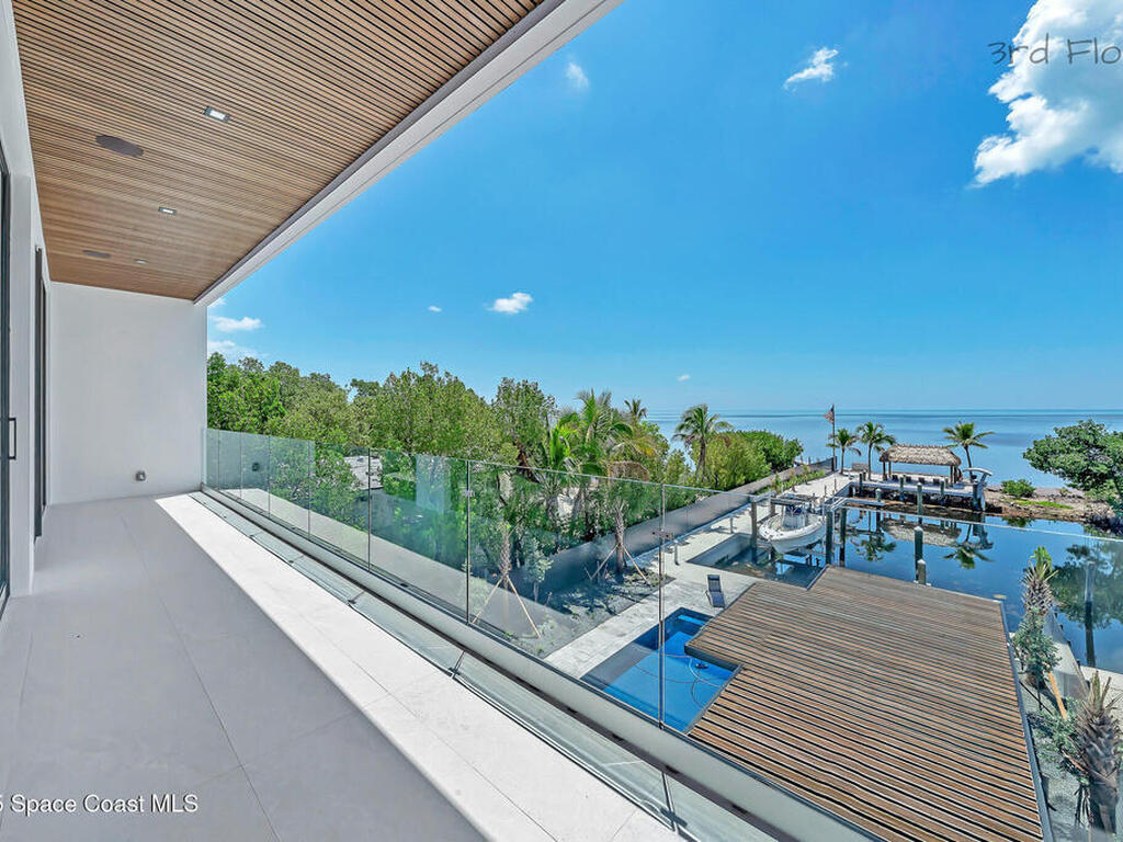 16 Seaside Ave Avenue, Key Largo, FL 33037