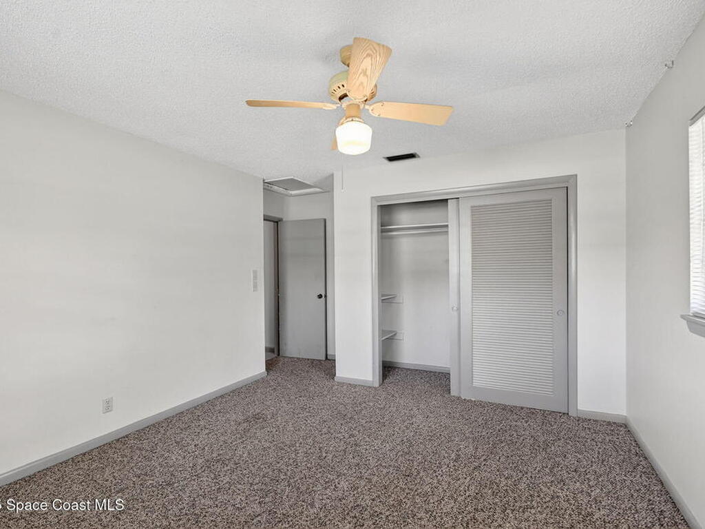 6581 Hillside Lane, Lake Worth, FL 33467