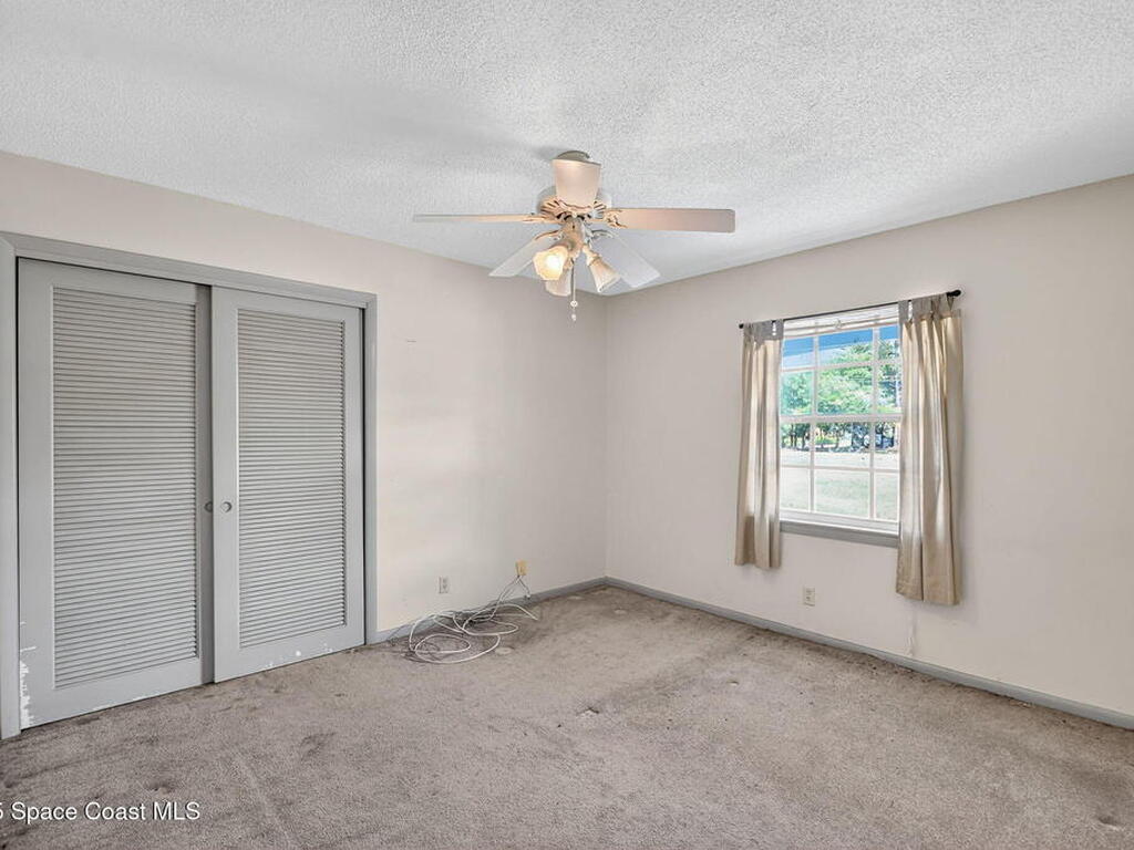 6581 Hillside Lane, Lake Worth, FL 33467