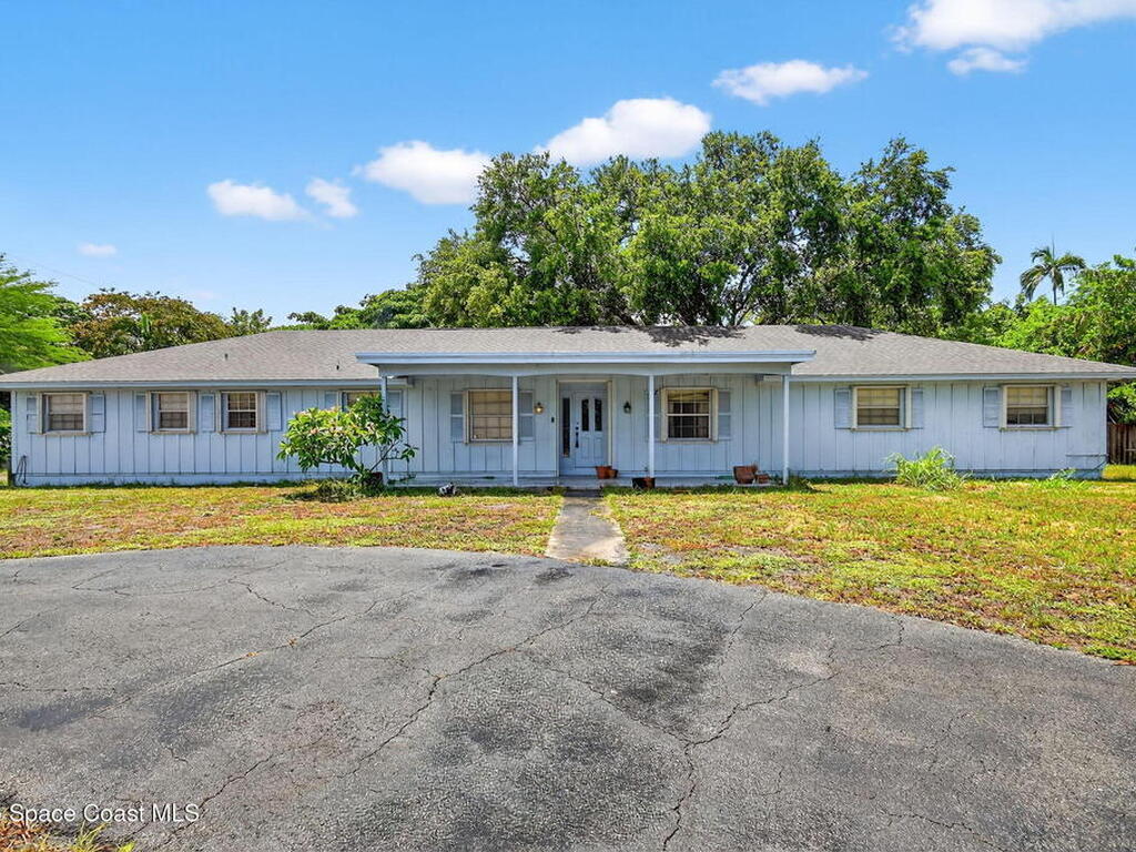 6581 Hillside Lane, Lake Worth, FL 33467