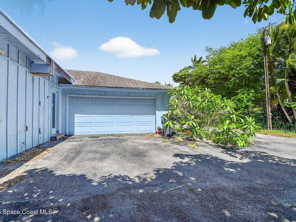 6581 Hillside Lane, Lake Worth, FL 33467