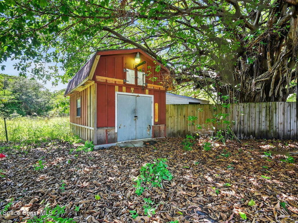 6581 Hillside Lane, Lake Worth, FL 33467