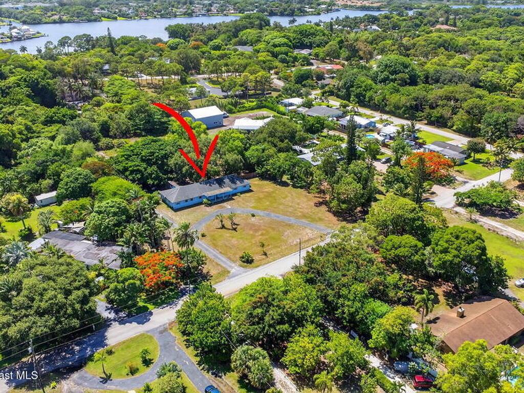 6581 Hillside Lane, Lake Worth, FL 33467