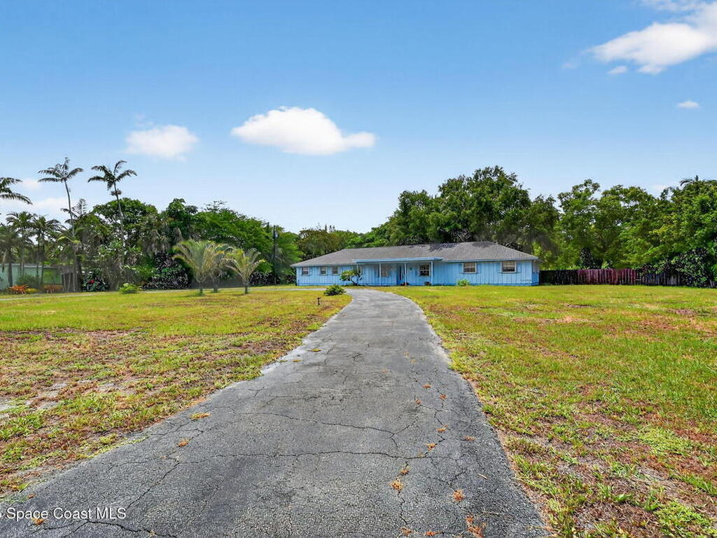 6581 Hillside Lane, Lake Worth, FL 33467