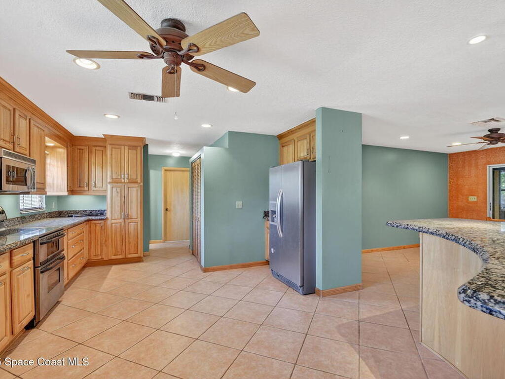 6581 Hillside Lane, Lake Worth, FL 33467