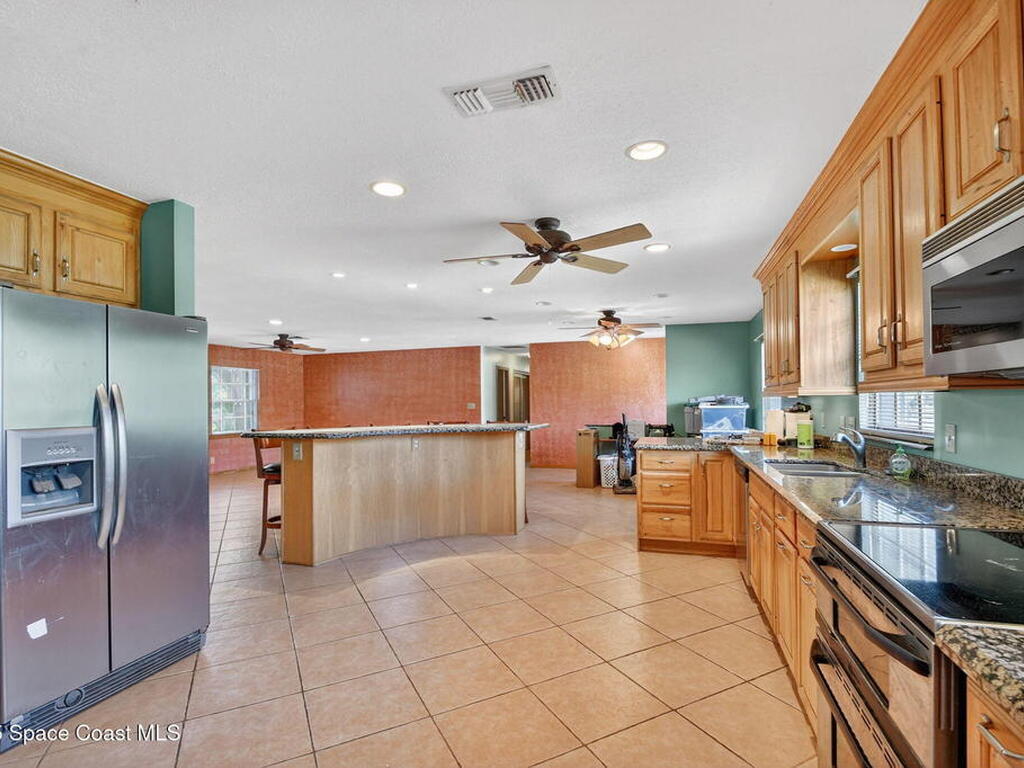 6581 Hillside Lane, Lake Worth, FL 33467