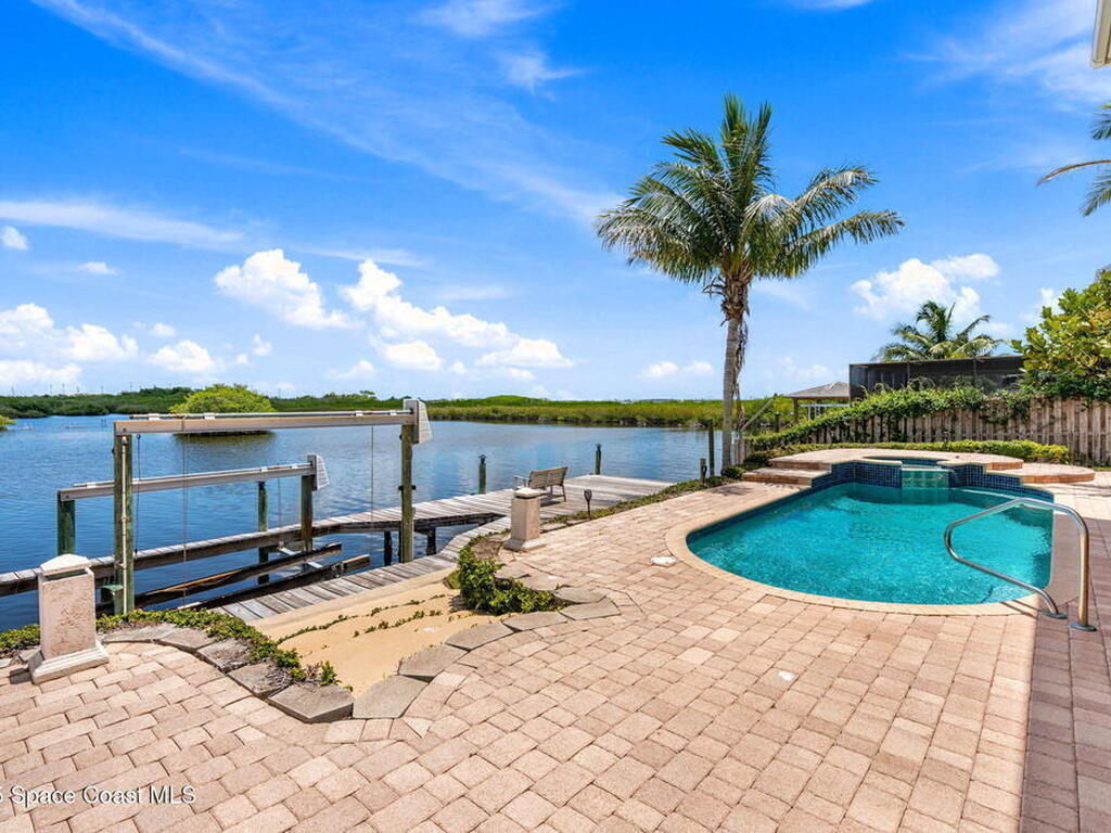 1660 Sandpiper Street, Merritt Island, FL 32952