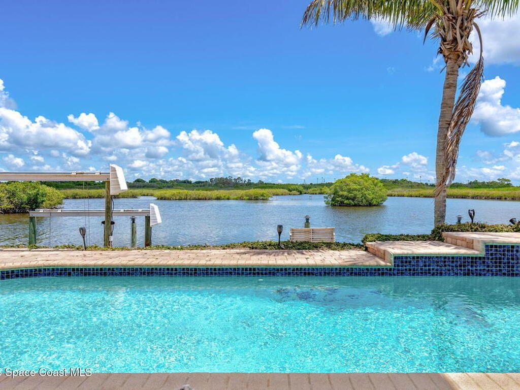 1660 Sandpiper Street, Merritt Island, FL 32952