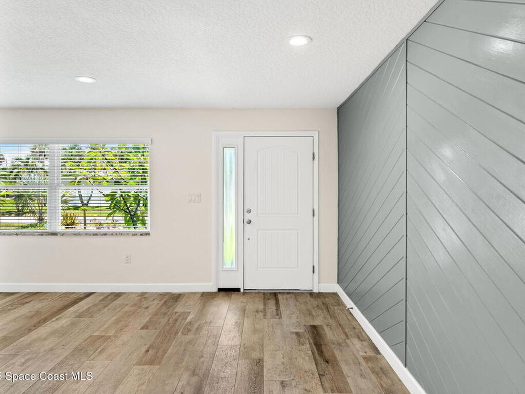 215 S Robert Way, Satellite Beach, FL 32937
