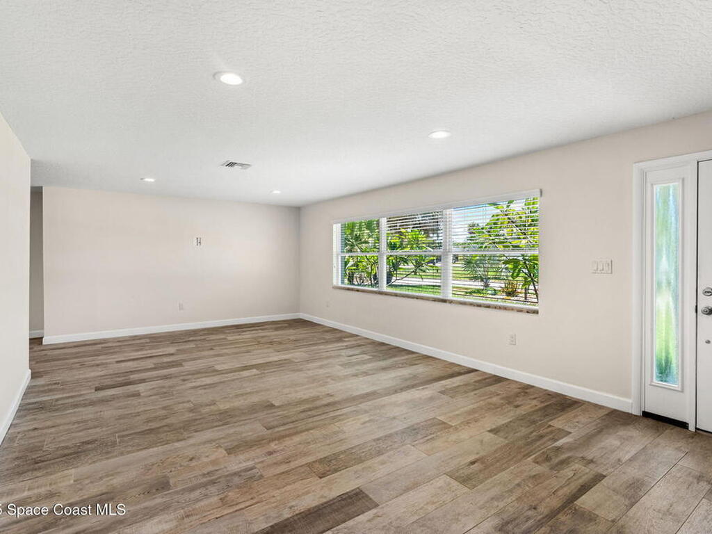 215 S Robert Way, Satellite Beach, FL 32937