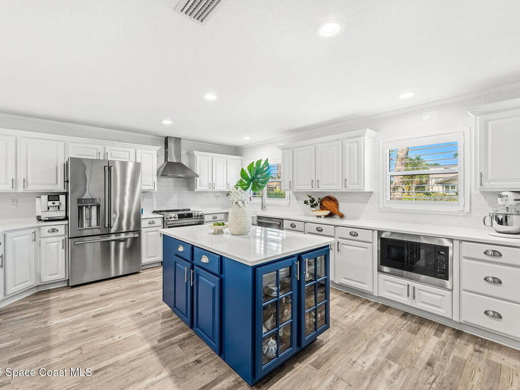 565 Solitaire Palm Drive, Indialantic, FL 32903