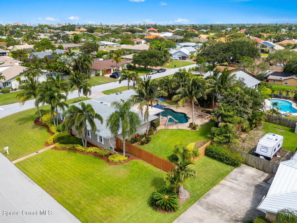 565 Solitaire Palm Drive, Indialantic, FL 32903