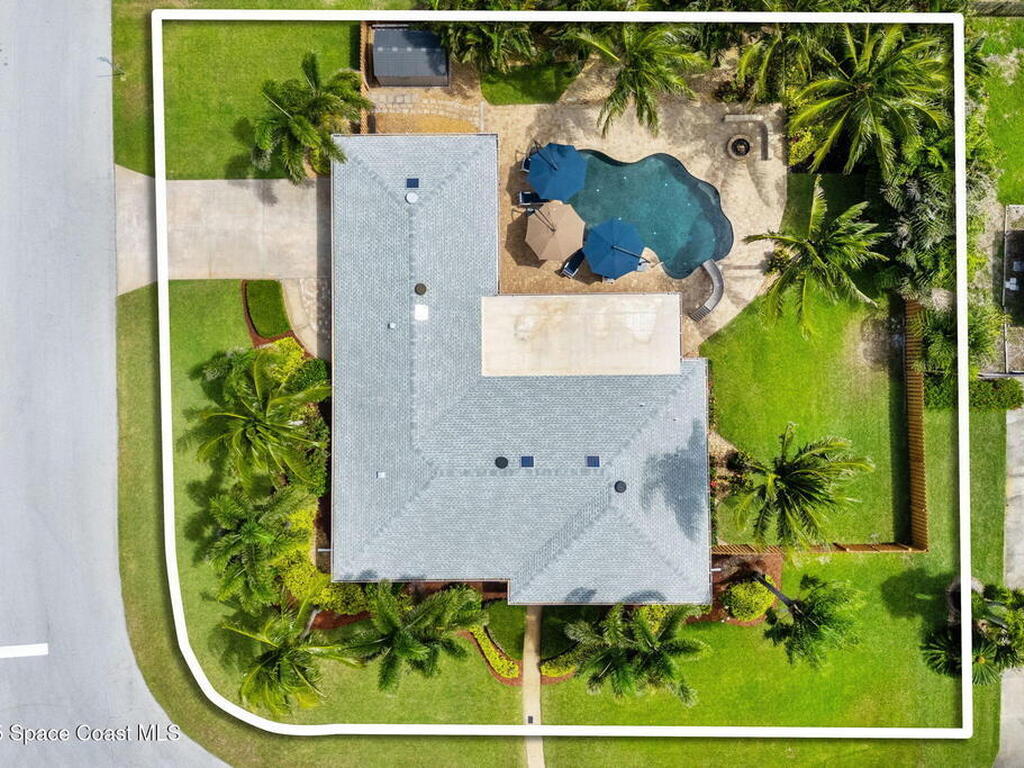 565 Solitaire Palm Drive, Indialantic, FL 32903