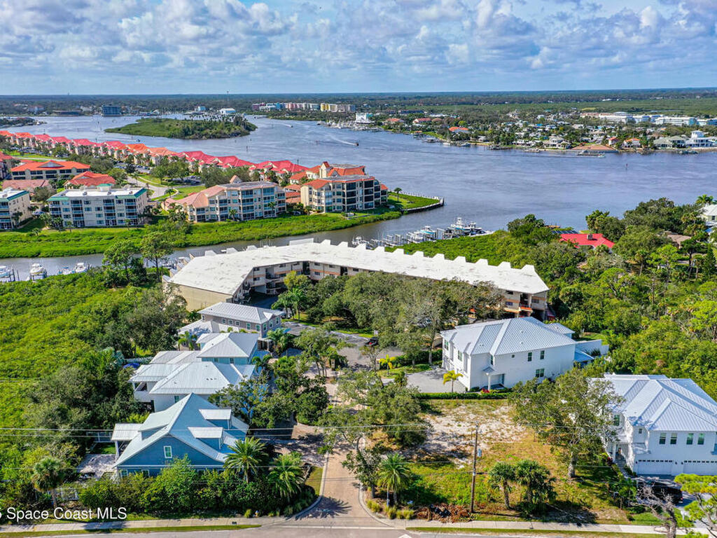 520 S Peninsula Avenue, New Smyrna Beach, FL 32169