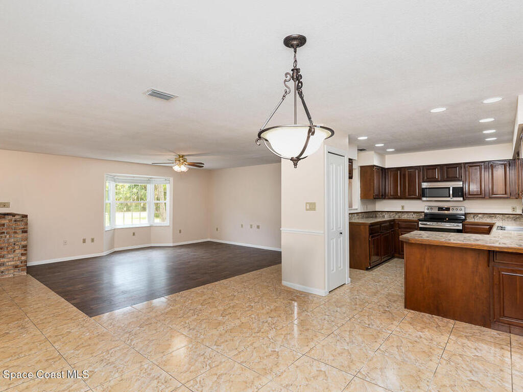 2175 Lacourt Lane, Malabar, FL 32950