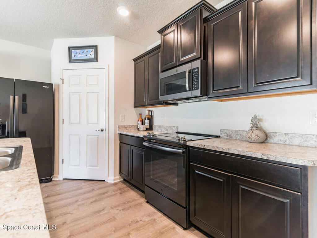 1902 Elkins Point Drive, Melbourne, FL 32935