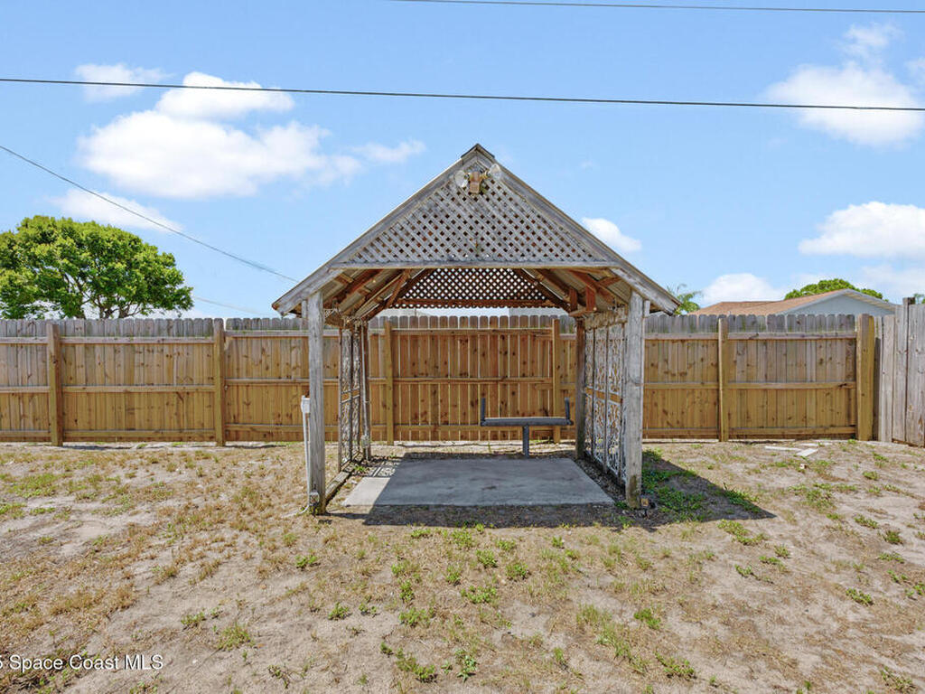 1325 Johns Circle, Merritt Island, FL 32952