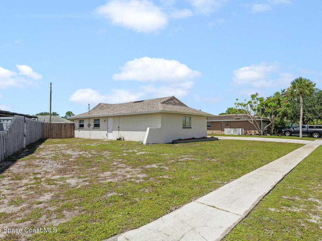 1325 Johns Circle, Merritt Island, FL 32952