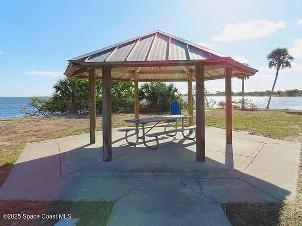 1325 Johns Circle, Merritt Island, FL 32952