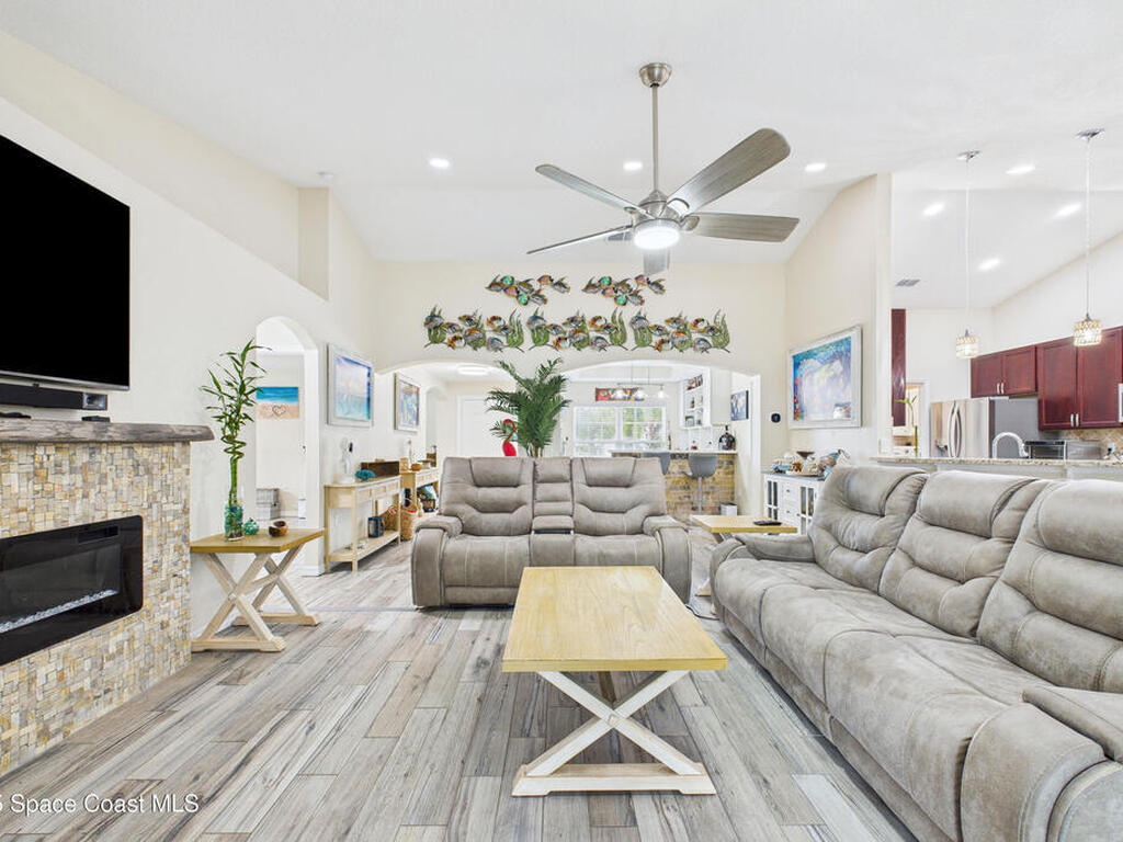 8325 105th Court, Vero Beach, FL 32967