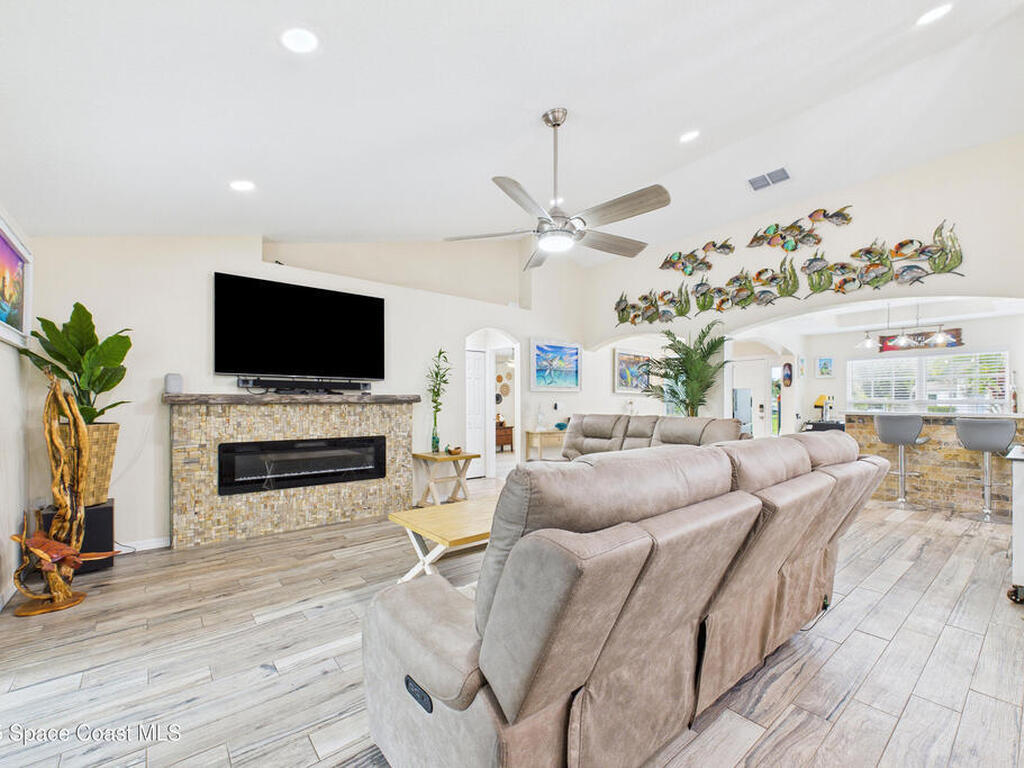 8325 105th Court, Vero Beach, FL 32967