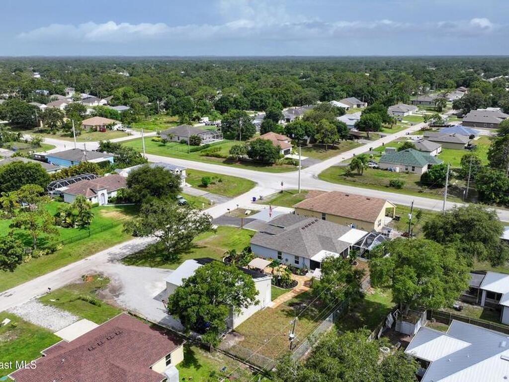 8325 105th Court, Vero Beach, FL 32967
