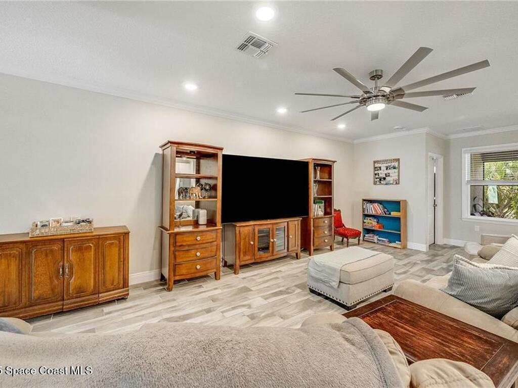 8977 101st Avenue, Vero Beach, FL 32967