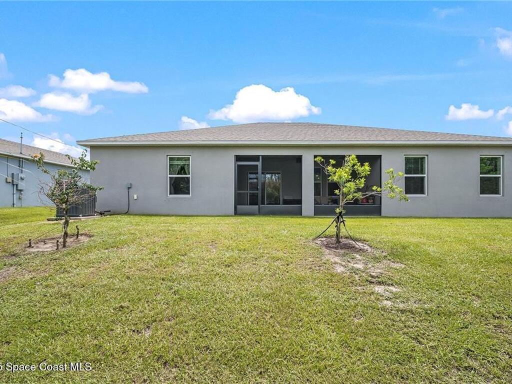 8977 101st Avenue, Vero Beach, FL 32967