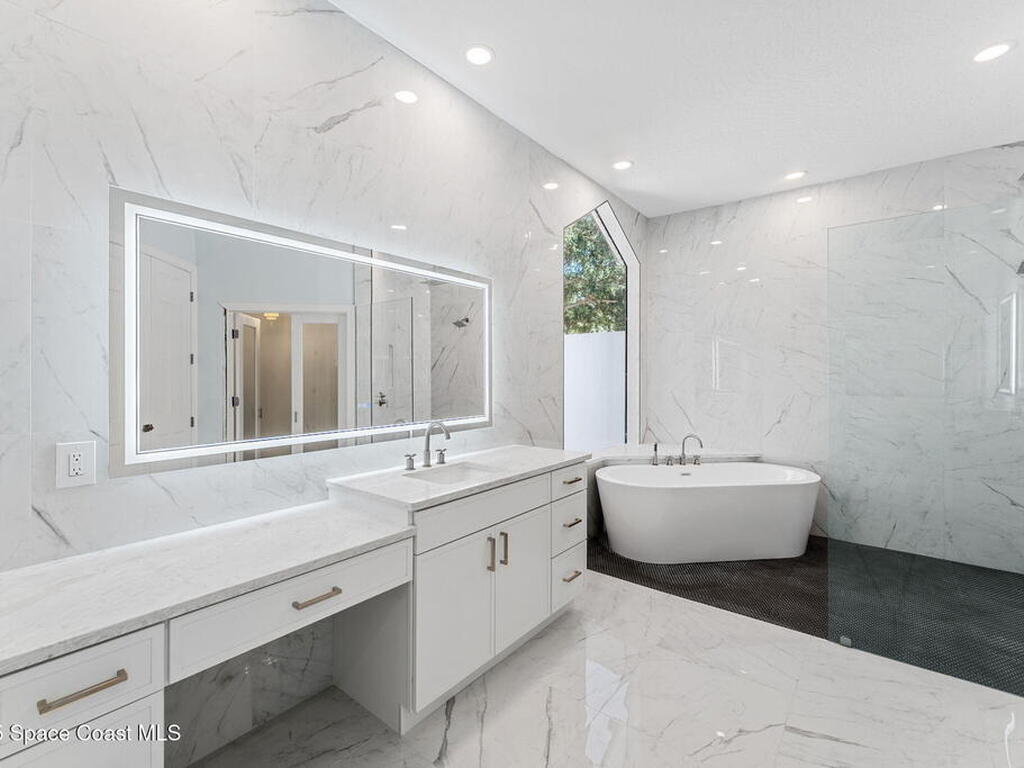 881 Peregrine Drive, Indialantic, FL 32903