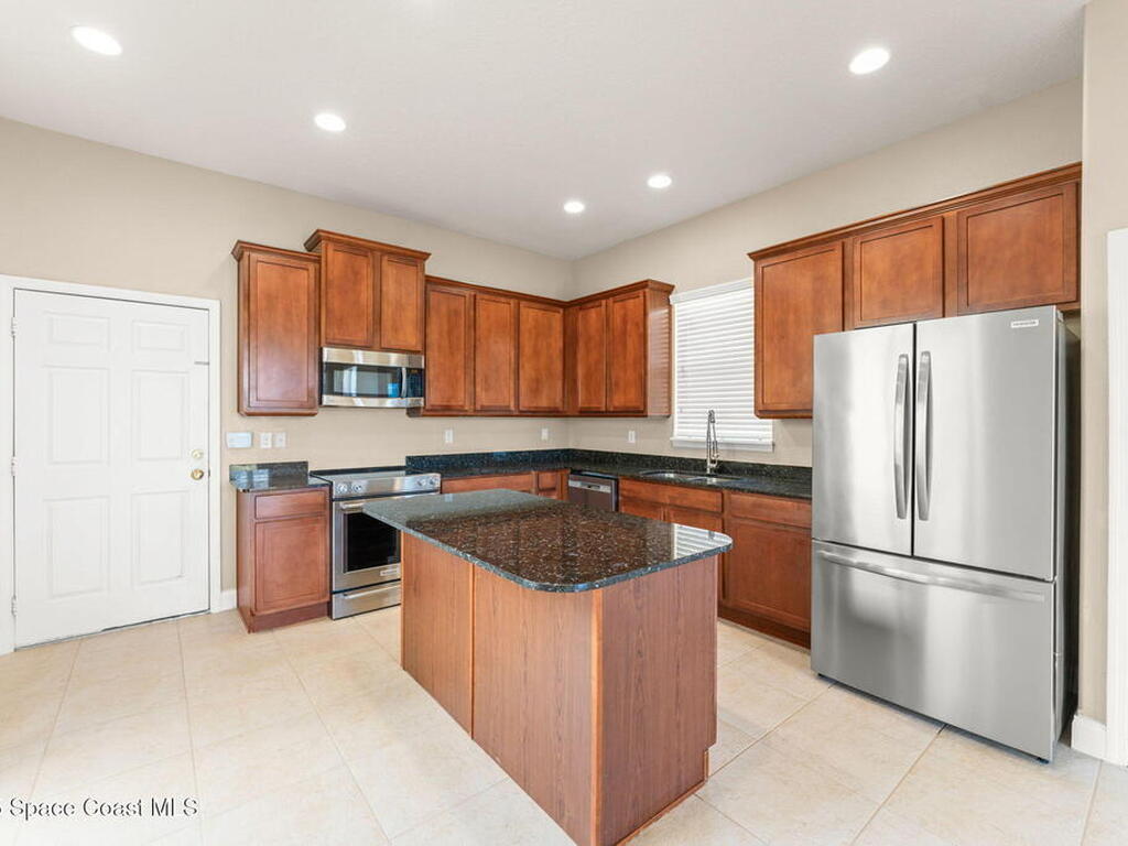2032 Elkins Point Point, Melbourne, FL 32935